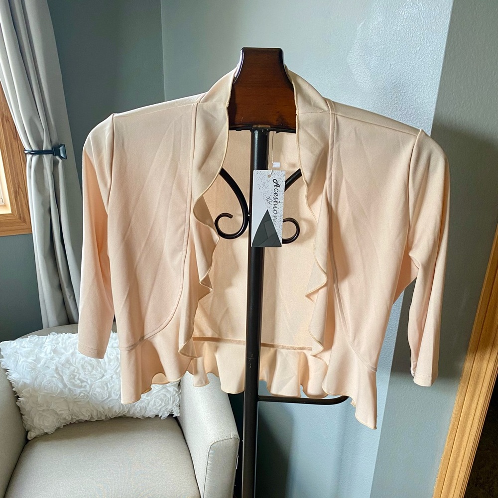 Aceshion Cropped Shrug NWT